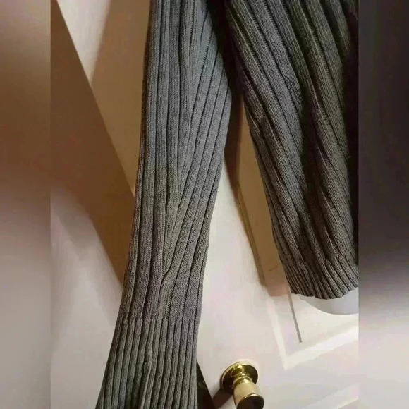 2/$30 dark gray boxy oversized Relaxed ribbed GAP sweater (#667) - Picture 3 of 6